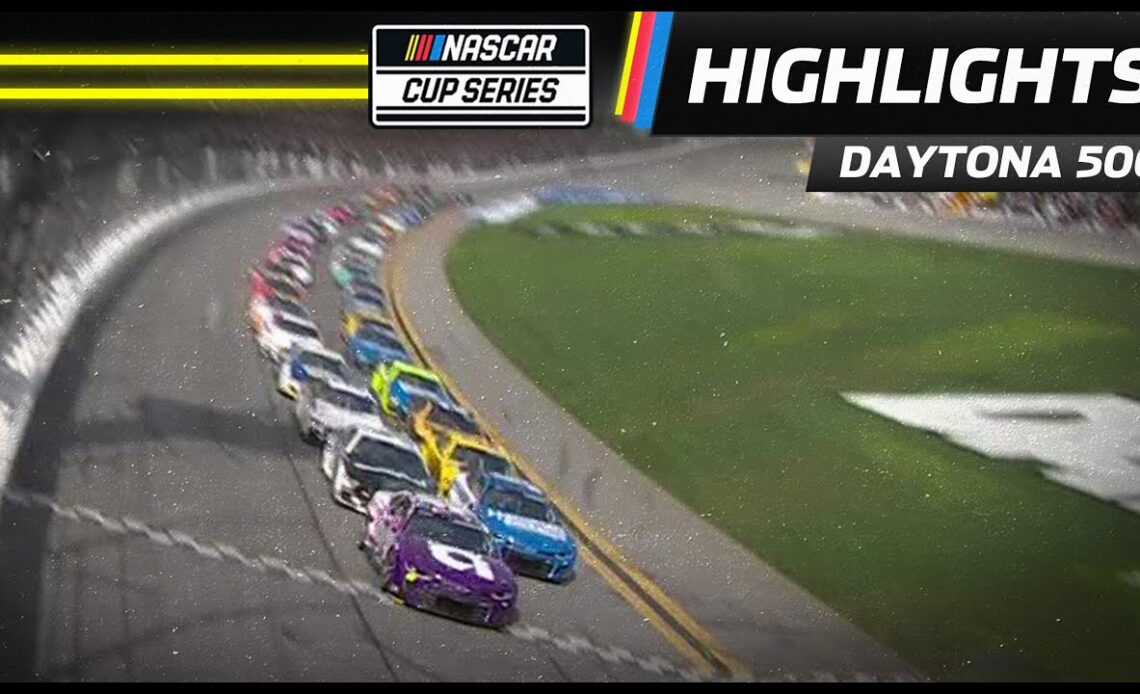 Alex Bowman leads the field to green at the Daytona 500