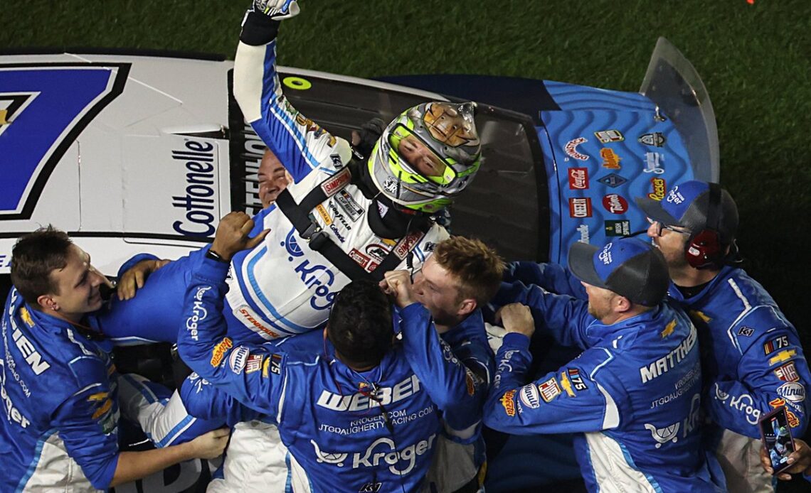 Ricky Stenhouse Jr., JTG Race winner Daugherty Racing, Kroger/Cottonelle Chevrolet Camaro