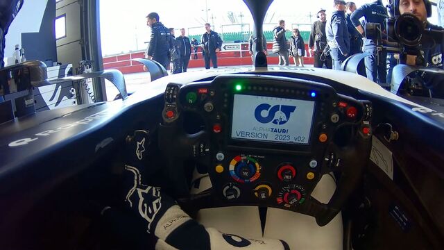De Vries first laps in a 2023 AlphaTauri AT04 - Driver's eye & Pedalcam