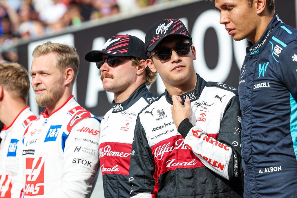 Zhou Guanyu, Alfa Romeo C42, Valtteri Bottas, Alfa Romeo C42