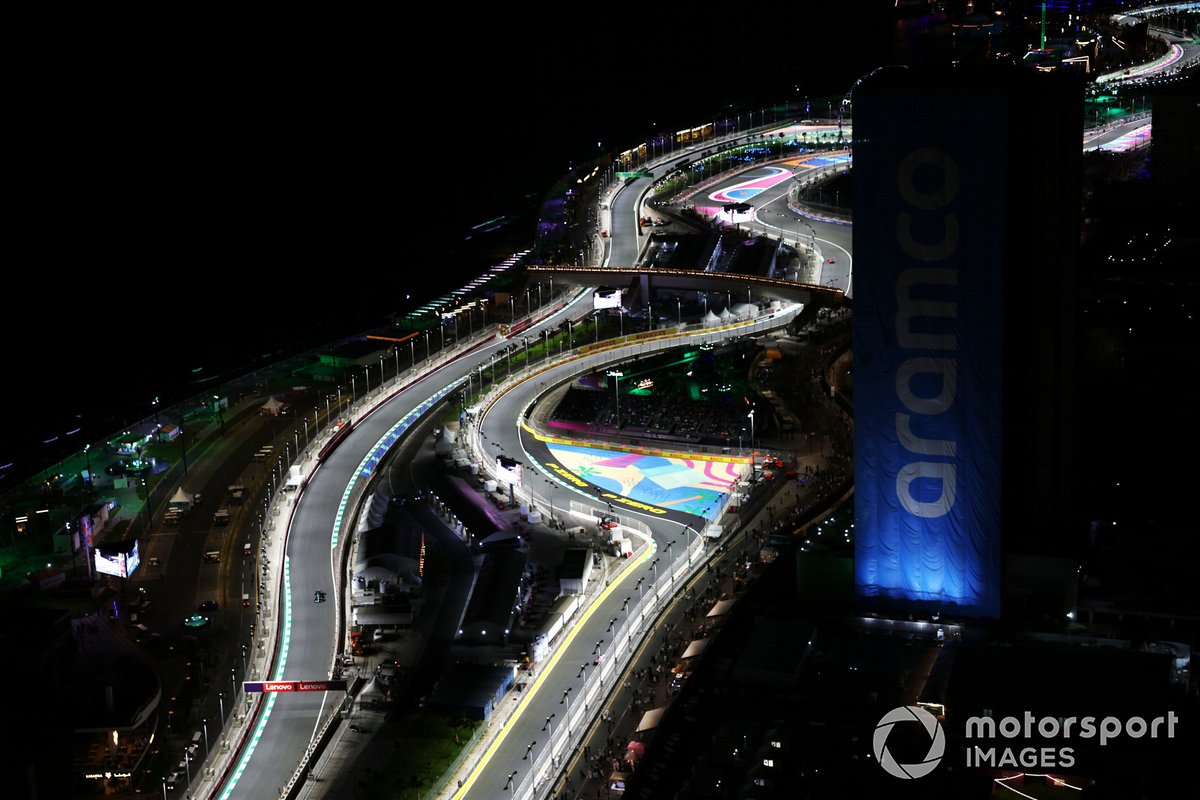 An aerial view of the action during Qualifying