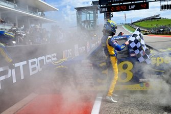 Race winner Zane Smith, Front Row Motorsports, Ford F-150 wins