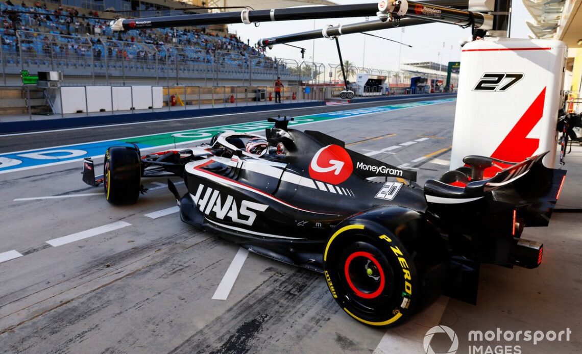 Kevin Magnussen, Haas VF-23, leaves the garage