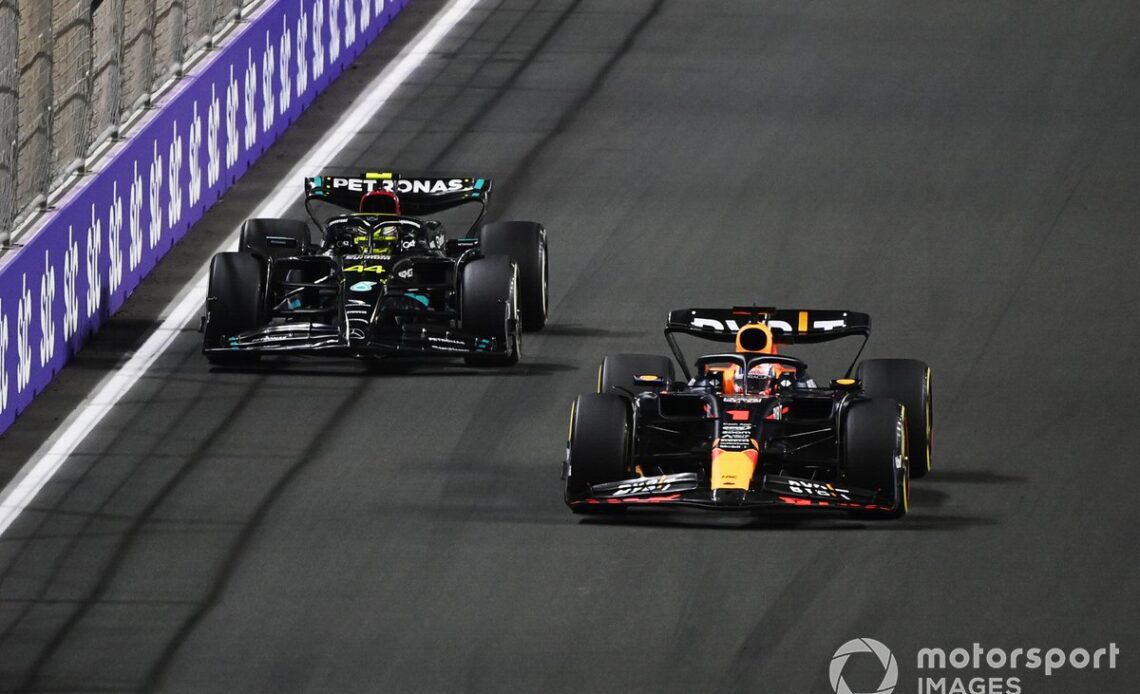 Max Verstappen, Red Bull Racing RB19, Lewis Hamilton, Mercedes F1 W14