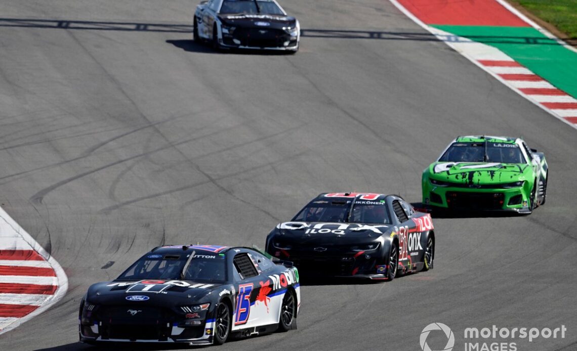 Jenson Button leads Kimi Raikkonen at Austin