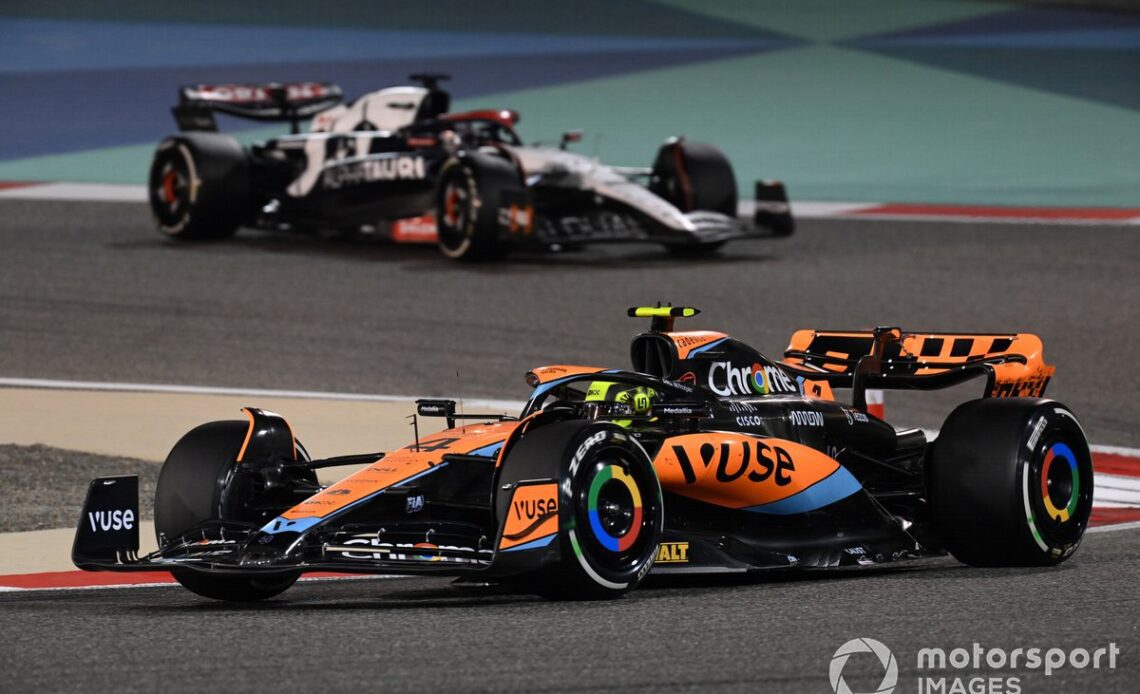 Lando Norris, McLaren MCL60, Nyck de Vries, AlphaTauri AT04