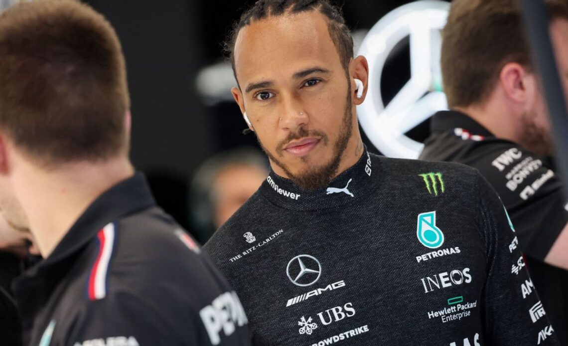 Lewis Hamilton reiterates commitment to Mercedes