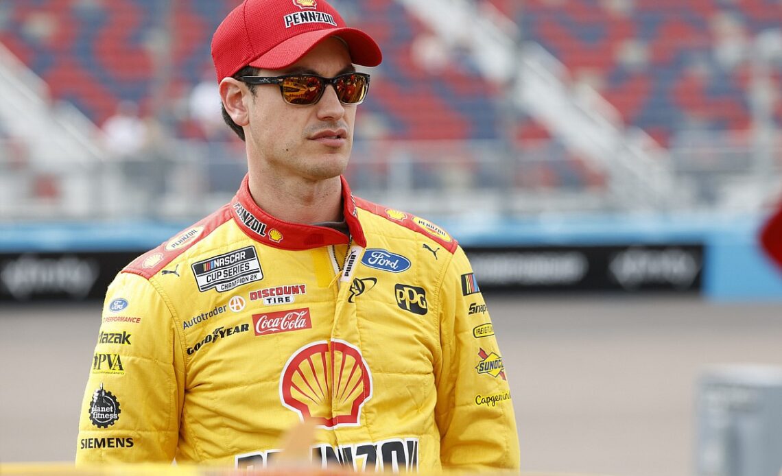 Logano wins pole as Fords dominate Atlanta Cup qualifying