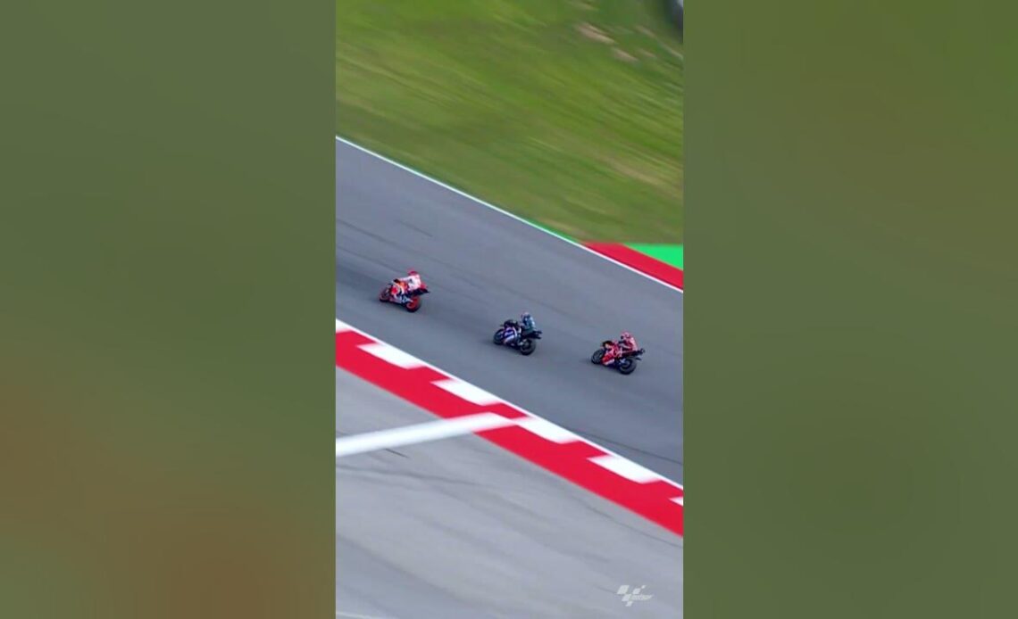 Marc Marquez's stunning double overtake at the end of the #TissotSprint ✌️