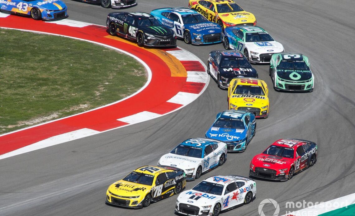 Kevin Harvick, Stewart-Haas Racing, Mobil 1 Ford Mustang at COTA