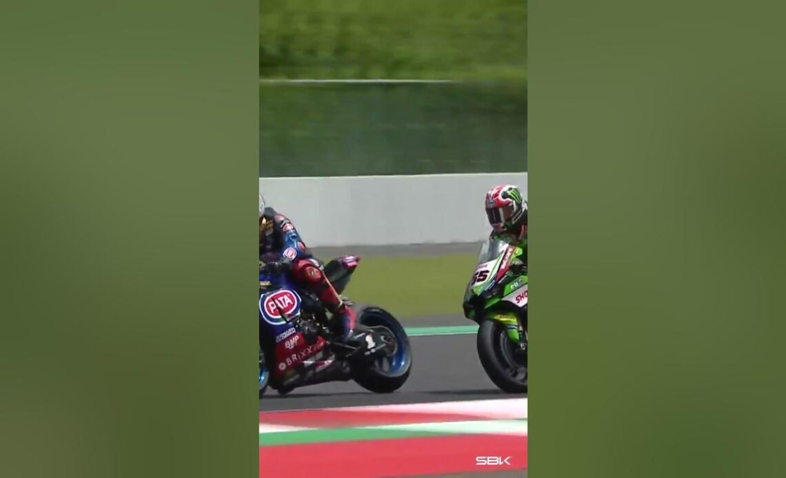 Toprak vs Rea in 2022 Superpole Race 💥 | #IDNWorldSBK 🇮🇩 Throwback ⏪