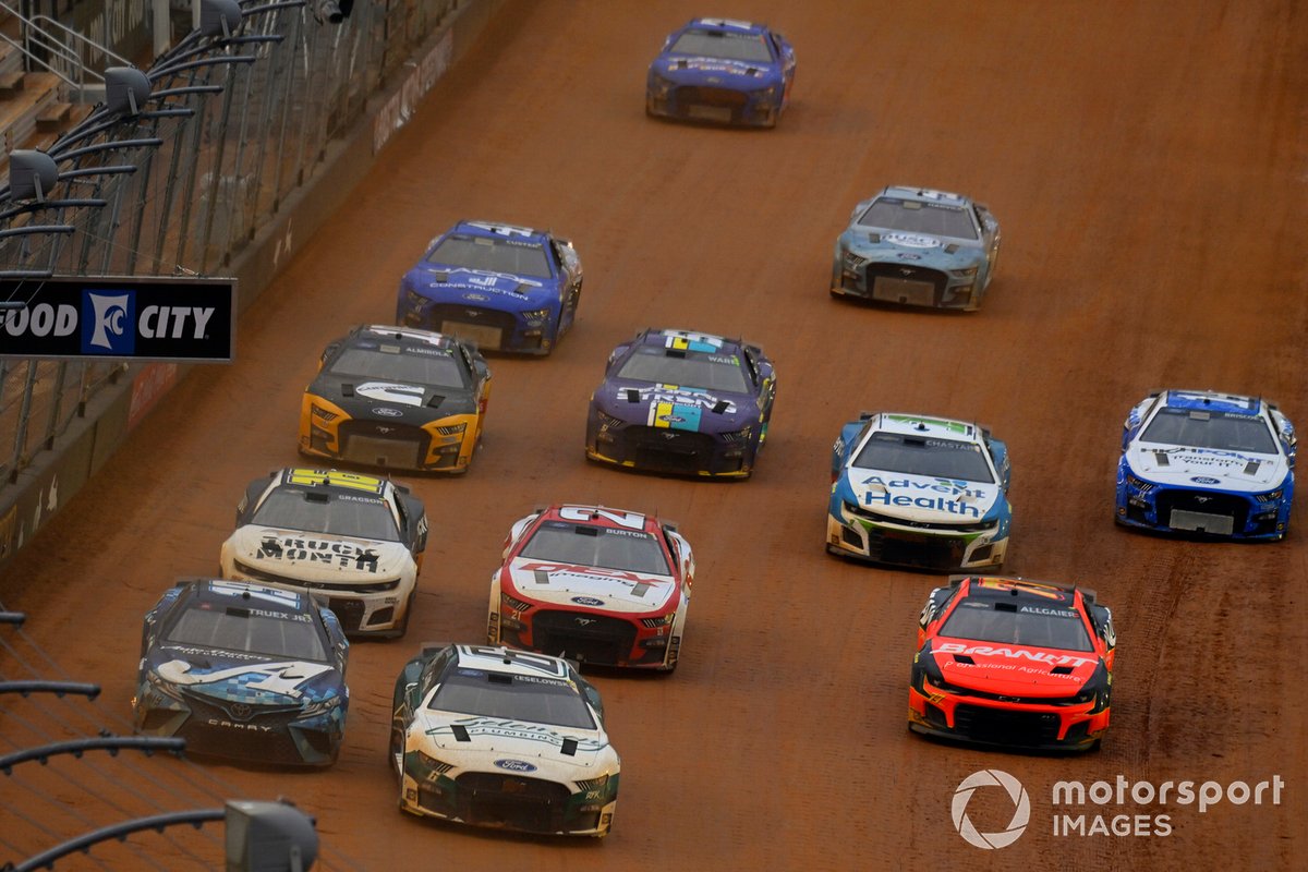 Brad Keselowski, RFK Racing, Solomon Plumbing Ford Mustang and Martin Truex Jr, Joe Gibbs Racing, Auto-Owners Insurance Toyota Camry