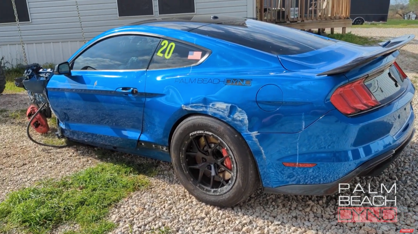 crashed Shelby gt500