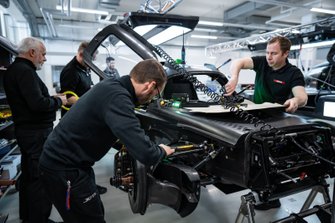 Porsche 963 LMDh customer 