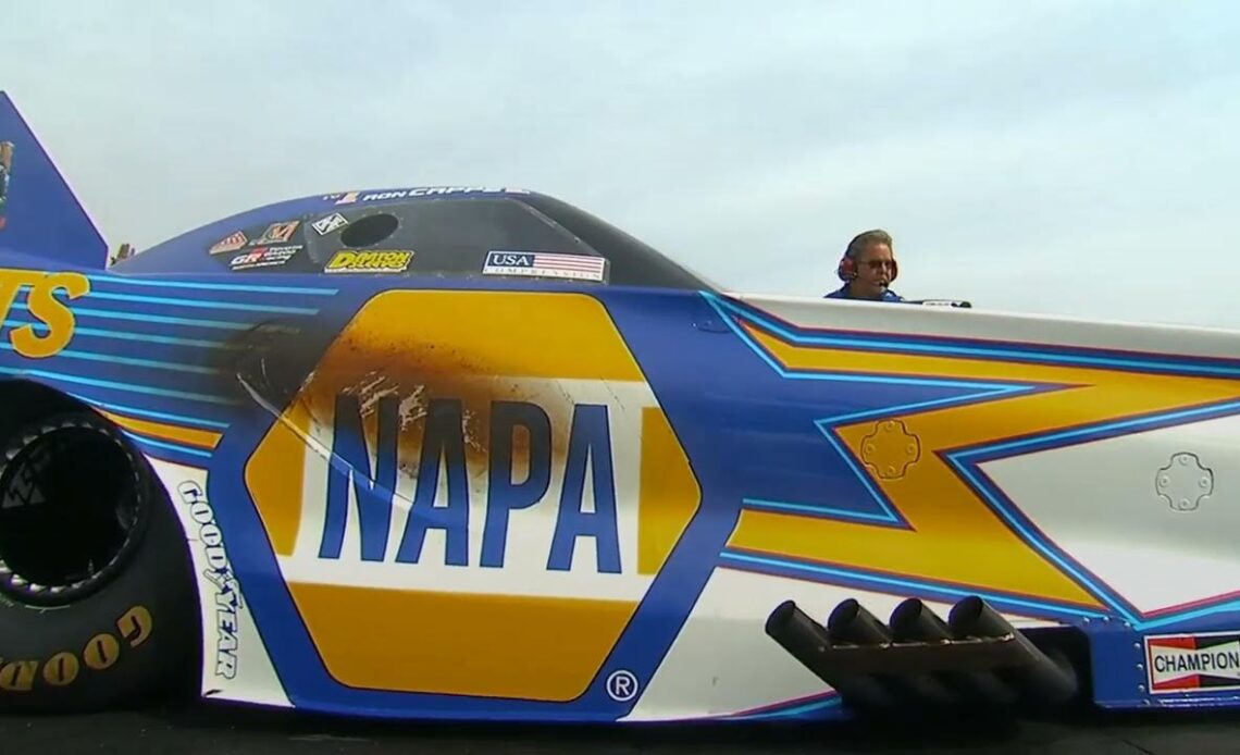 Alexis DeJoria, Ron Capps, Funny Car, Qualifying Rnd 1, Lucas Oil Winter Nationals, In N Out Burger