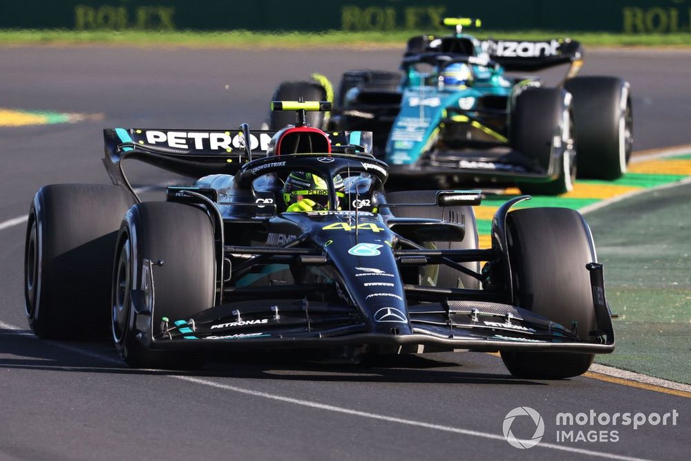 Lewis Hamilton, Mercedes F1 W14, Fernando Alonso, Aston Martin AMR23