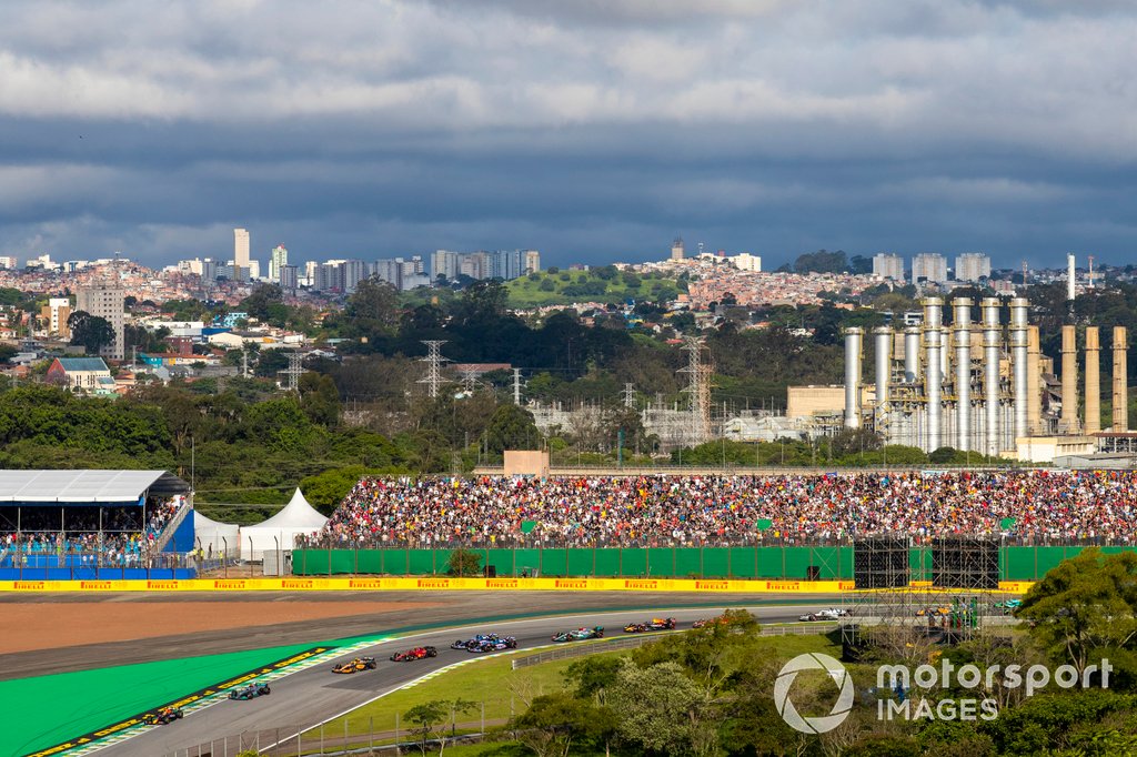 Max Verstappen, Red Bull Racing RB18, George Russell, Mercedes W13, Lando Norris, McLaren MCL36