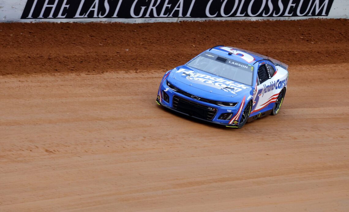 Kyle Larson Streaks to Pole Position for Food City Dirt Race – Motorsports Tribune