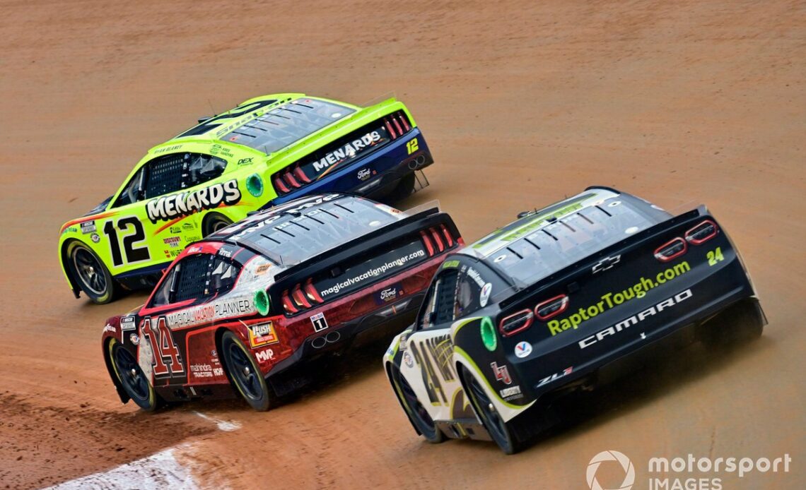 Ryan Blaney, Team Penske, Menards/Maytag Ford Mustang, Chase Briscoe, Stewart-Haas Racing, Magical Vacation Planner Ford Mustang and William Byron, Hendrick Motorsports, RaptorTough.com Chevrolet Camaro