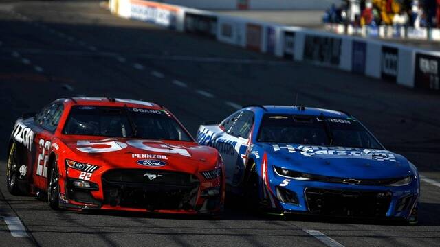 Race Rewind: Larson and Logano battle it out for the clock at Martinsville