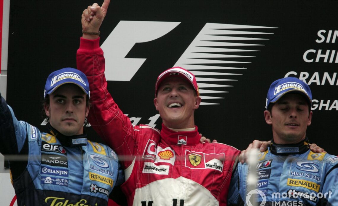 Fernando Alonso, Renault, Michael Schumacher, Ferrari and Giancarlo Fisichella, Renault