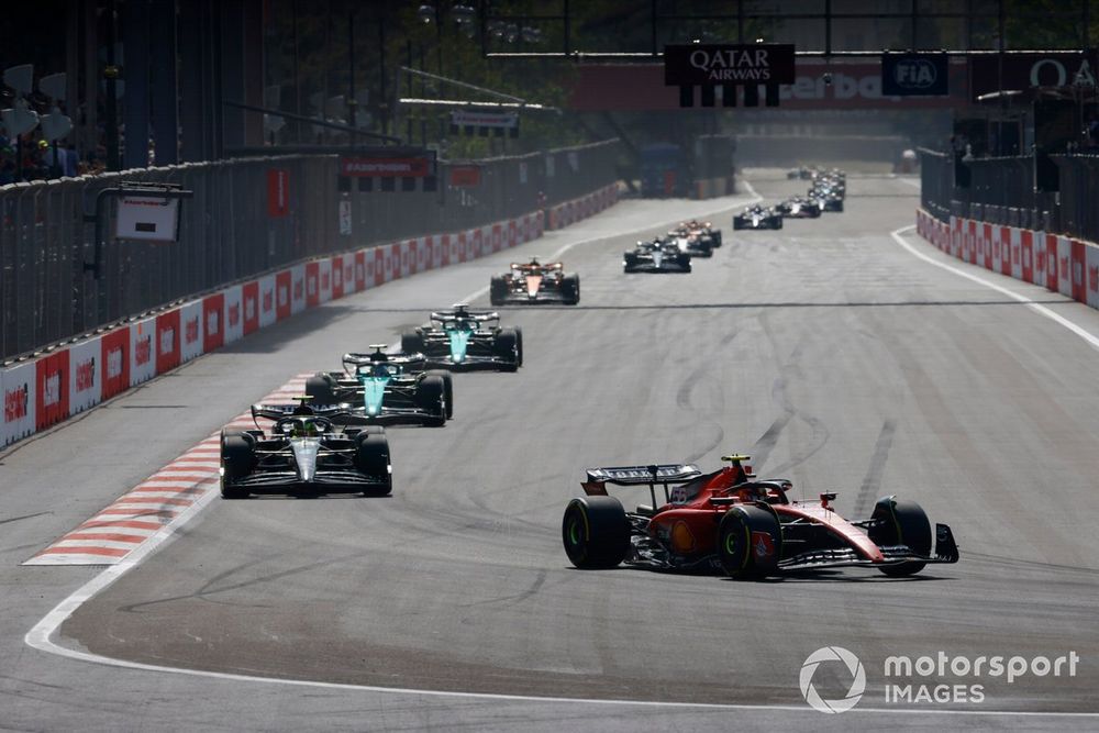 Carlos Sainz, Ferrari SF-23, Lewis Hamilton, Mercedes F1 W14, Fernando Alonso, Aston Martin AMR23