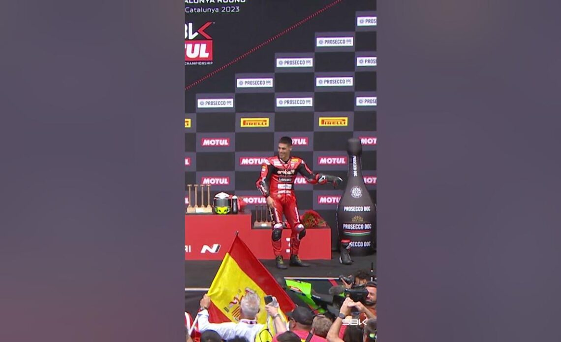 Bautista and Rinaldi know how to make fans happy! 👏 | #CatalanWorldSBK