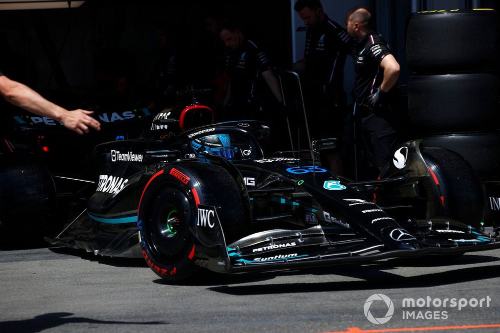 George Russell, Mercedes F1 W14, leaves the garage