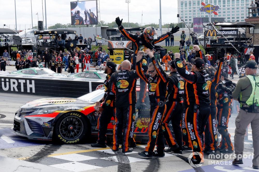 Race winner Martin Truex, Jr, Joe Gibbs Racing, Toyota Camry