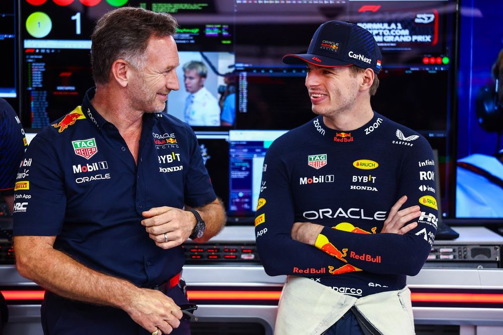 Max Verstappen, Red Bull Racing talks with Red Bull Racing Team Principal Christian Horner