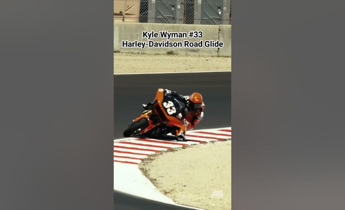 Harley-Davidson takes turns smoothly #harleydavidson #motoamerica