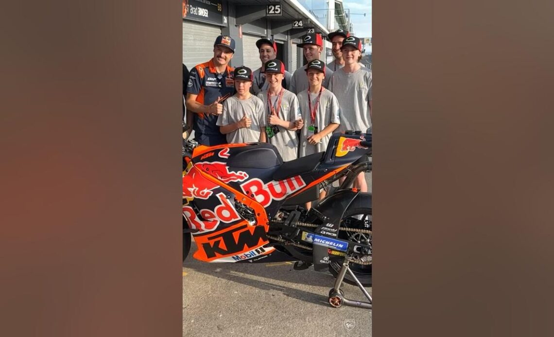 Jack Miller chats with the future Australian MotoGP stars from MiniGP in Phillip Island! 🇦🇺✨