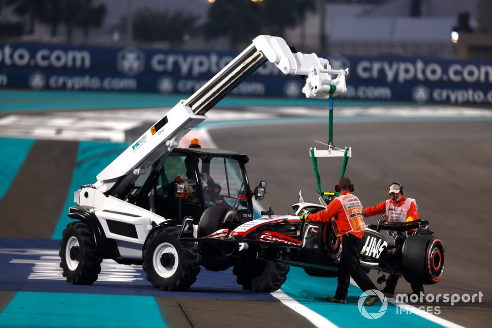 Marshals remove the damaged car of Nico Hulkenberg, Haas VF-23, after a crash in FP2