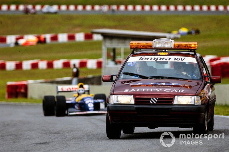 The Fiat Tempra 16V Safety Car leads Damon Hill, Williams FW15C Renault