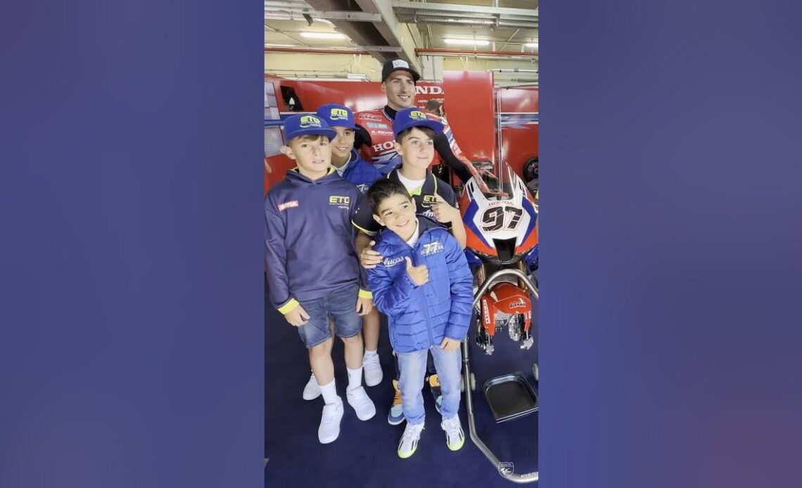 WorldSBK local heroes invite MiniGP Spanish riders to their box in Motorland Aragon Round! 🤝🇪🇸