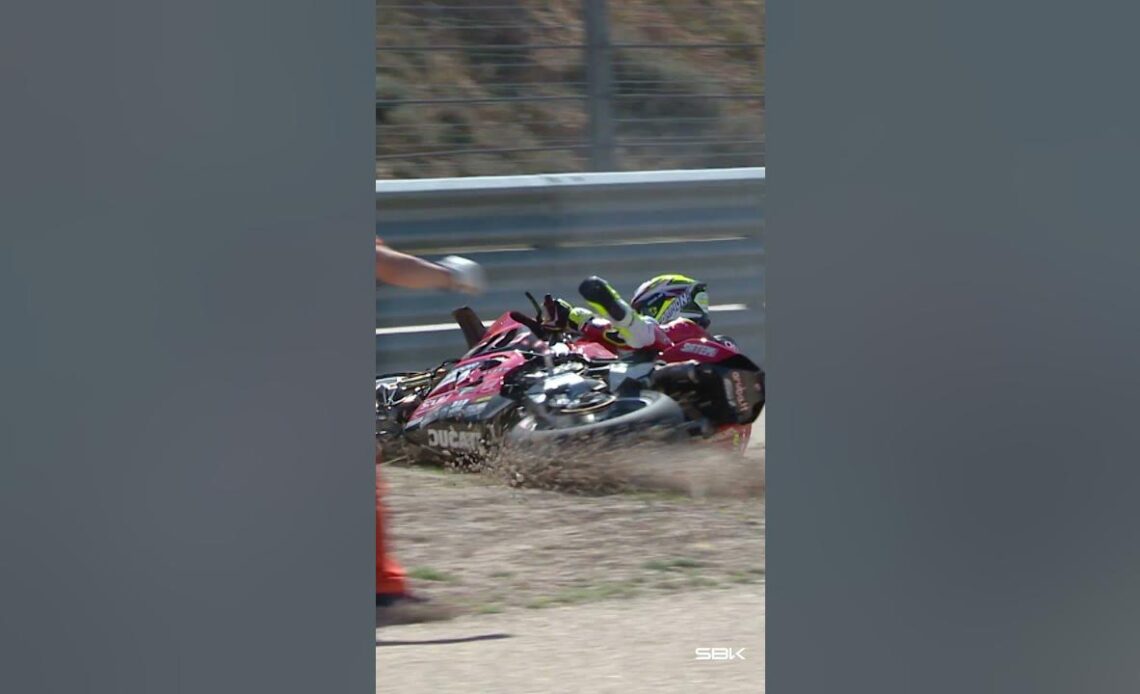 Bautista crashes in Aragon Race 1! 💥