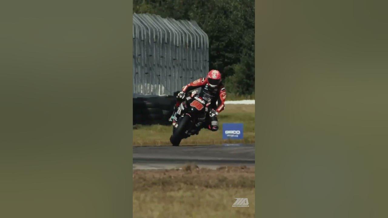 Do we call this Superbike Skating? #motoamerica #superbike #motorcycle #suzuki