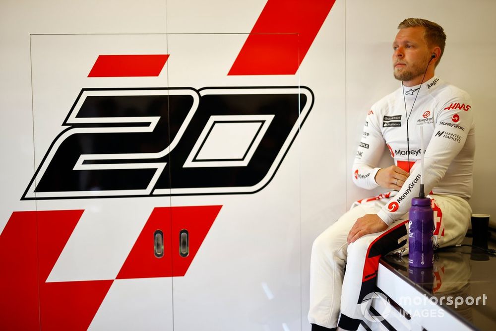 Kevin Magnussen, Haas F1 Team, in the garage