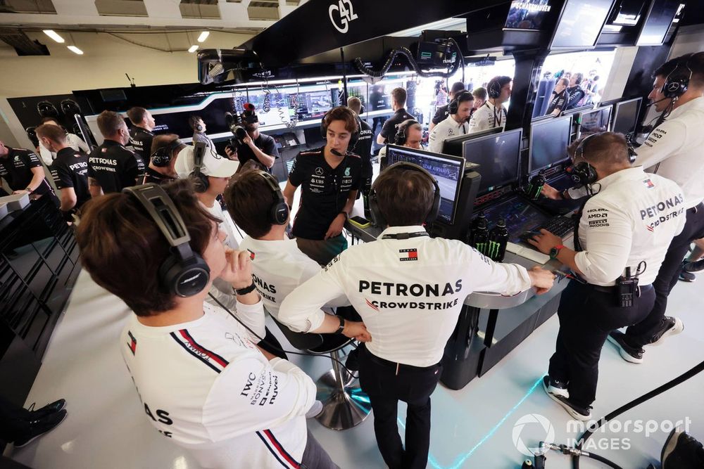 George Russell, Mercedes-AMG, with Toto Wolff, Team Principal and CEO, Mercedes-AMG, engineers