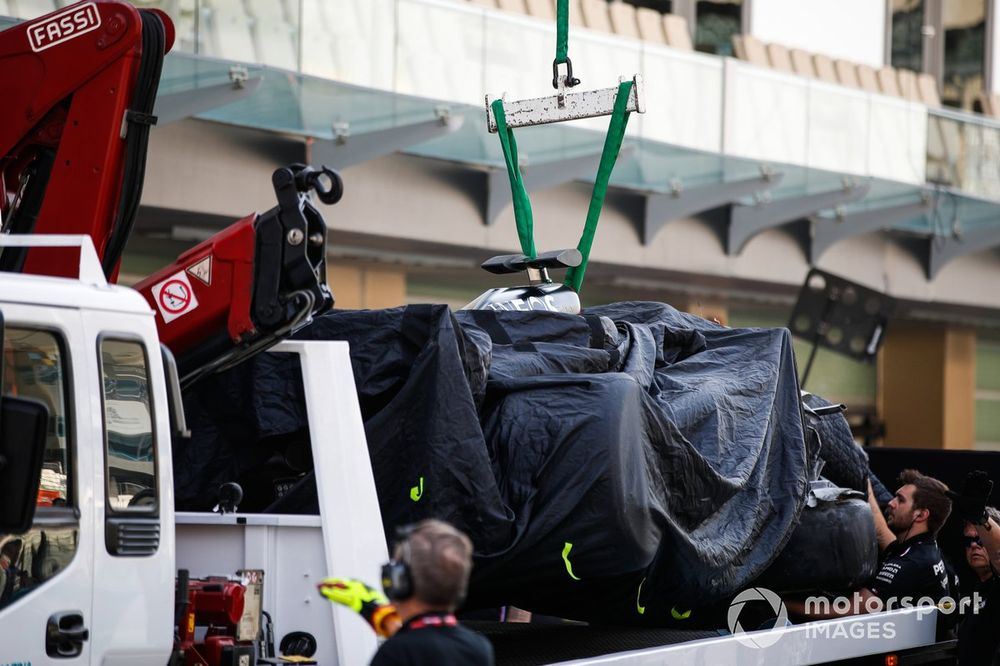 George Russell's Mercedes F1 W14 is returned to the pits on the back of a truck