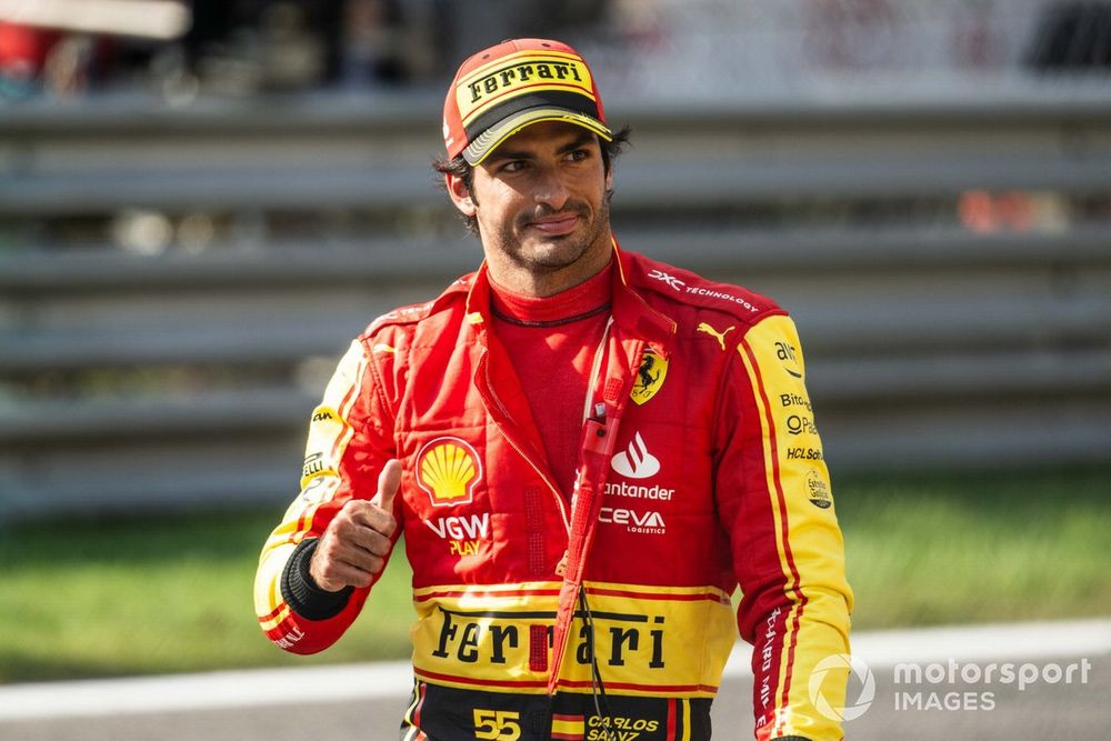Pole man Carlos Sainz, Scuderia Ferrari, gives a thumbs up
