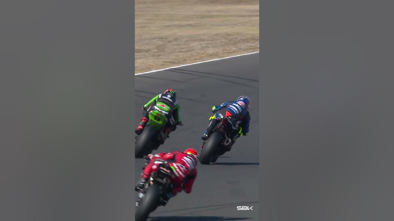 Today on "Things we will NEVER get tired of"... ⚔️ | #FRAWorldSBK 🇫🇷
