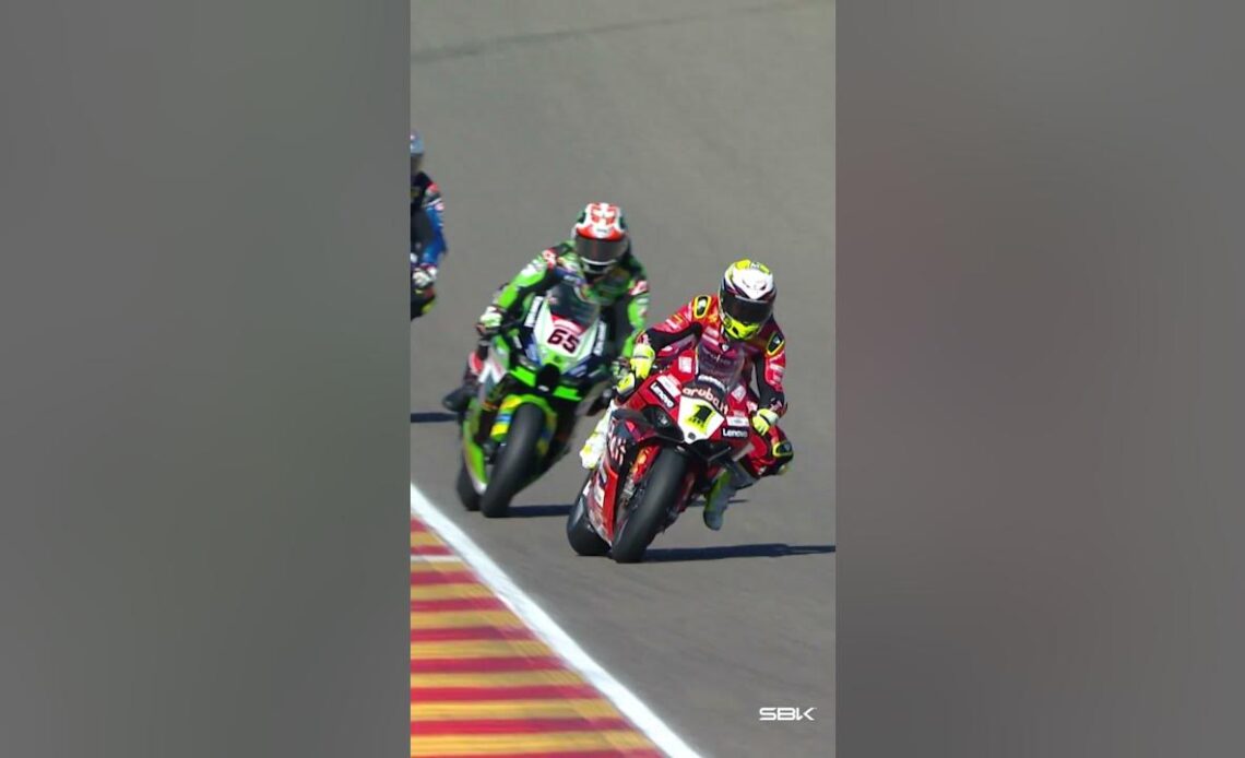 Winning overtake from sublime Bautista at Aragon 🚀