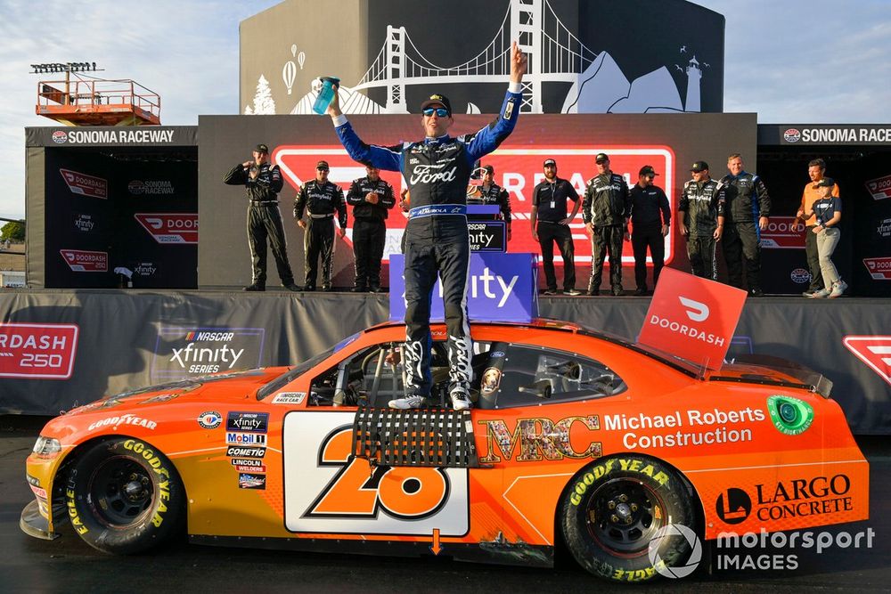 Race winner Aric Almirola, RSS Racing, Ford Mustang