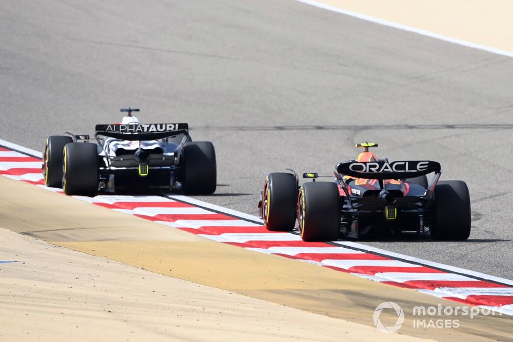 Nyck de Vries, AlphaTauri AT04, leads Sergio Perez, Red Bull Racing RB19