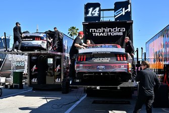 Chase Briscoe, Stewart Haas Racing, Mahindra Tractors Ford Mustang, Ryan Preece, Stewart Haas Racing, HaasTooling.com Ford Mustang