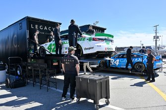 John Hunter Nemechek, LEGACY MOTOR CLUB, Dollar Tree Toyota Camry, Jimmie Johnson, LEGACY MOTOR CLUB, Carvana Toyota Camry