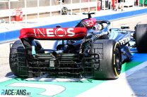 Lewis Hamilton, Mercedes, Bahrain International Circuit, 2024 pre-season test