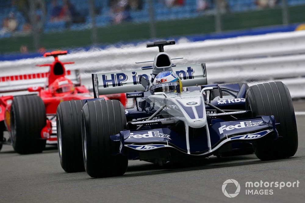 Nick Heidfeld, Williams F1 BMW FW27, leads  Michael Schumacher, Ferrari F2005