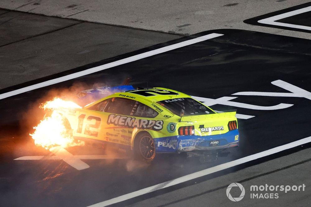 Ryan Blaney, Team Penske, Menards/PEAK Ford Mustang, crash